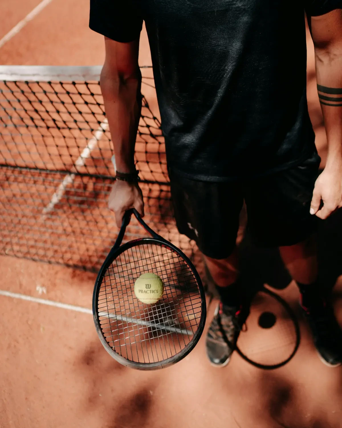 man met tennisracket